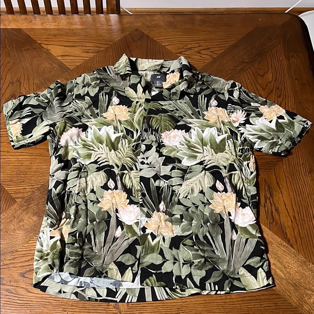 H&M Green and Black Casual Button Down Shirt